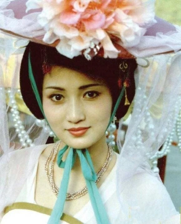 Dương Quý Phi đẹp nhất màn ảnh Hoa Ngữ, giải nghệ sớm, đời sống U60 gây tò mò - Hình 5