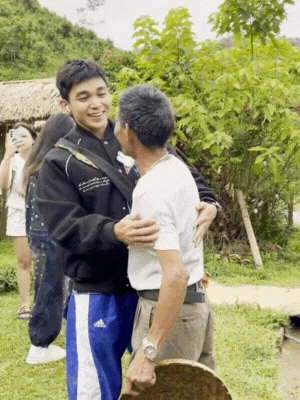 Khoảnh khắc cuối đời của Bố chị Thông Gia đình Haha trên sóng TV gây xúc động - Hình 2