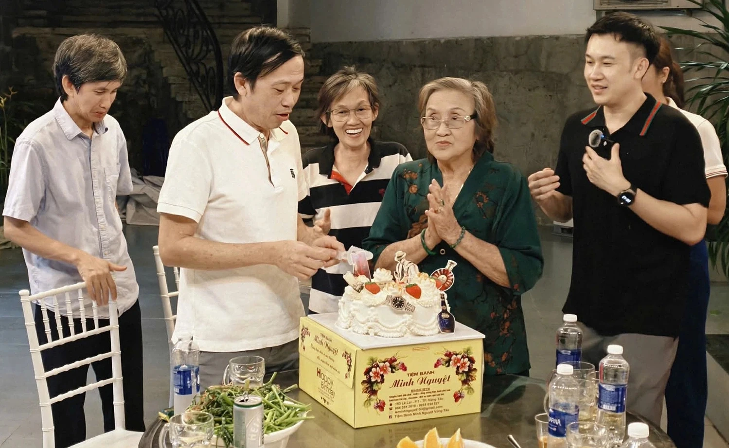 Tình hình của Hoài Linh khi sang tuổi 56 - Hình 1