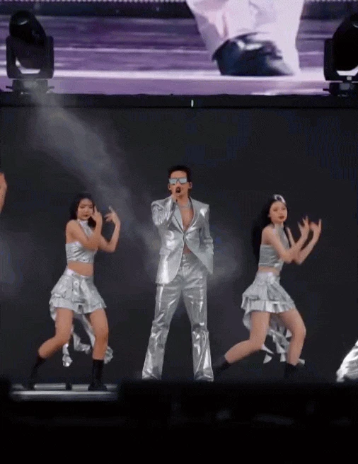Anh Trai bị tố sao y nam thần hot nhất Kpop: Từ trang phục, vũ đạo đến thần thái không thiếu thứ gì - Hình 1