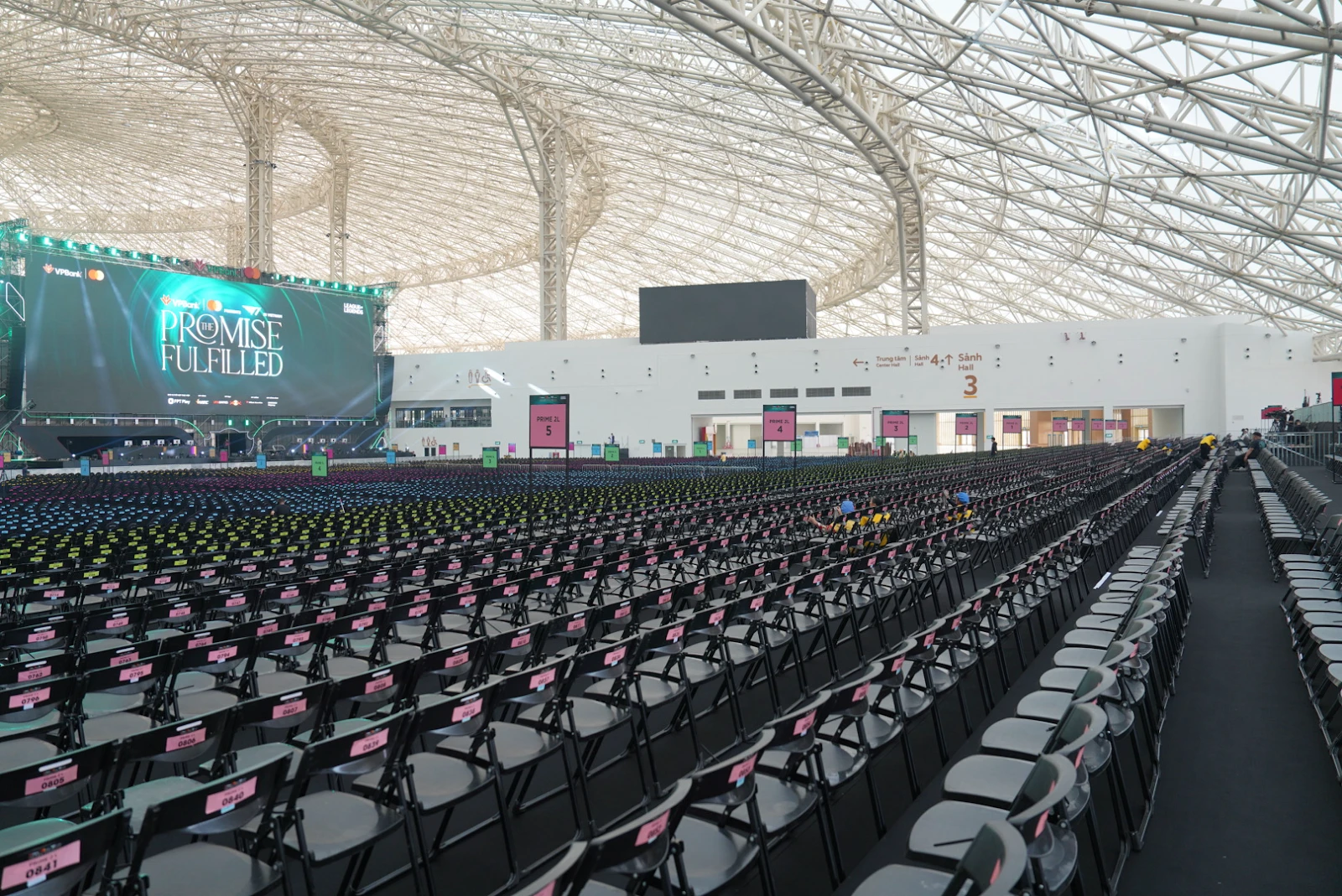 Choáng ngợp sân khấu đại tiệc eSports VPBank Presents T1 in Vietnam: The Promise Fulfilled - Hình 2