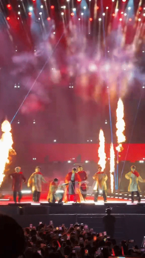 Vạn vật đều đổ rạp trước SOOBIN, đứng cạnh ai người đó mất thăng bằng - Hình 4