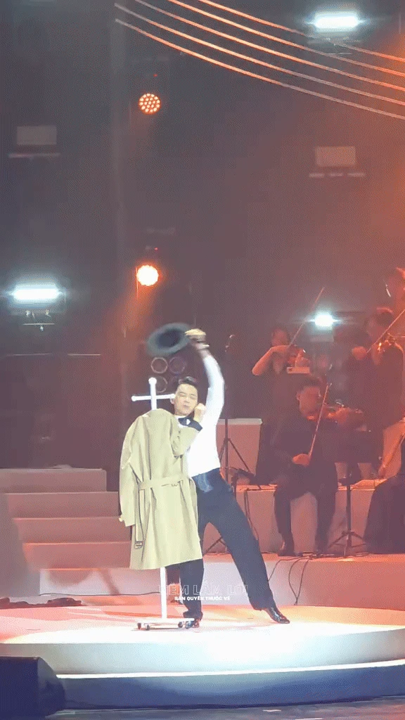 Ngại hộ nam ca sĩ bán vé đắt ngang ngửa Mỹ Tâm: Làm gì khó coi vậy trời? - Hình 3