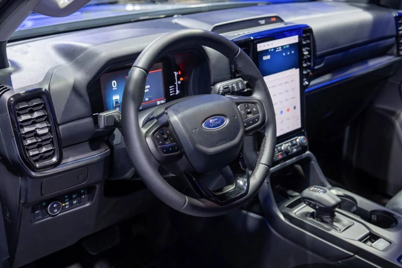 Ford Everest có thêm phiên bản mới: Ngoại hình hầm hố, động cơ V6 - Hình 6