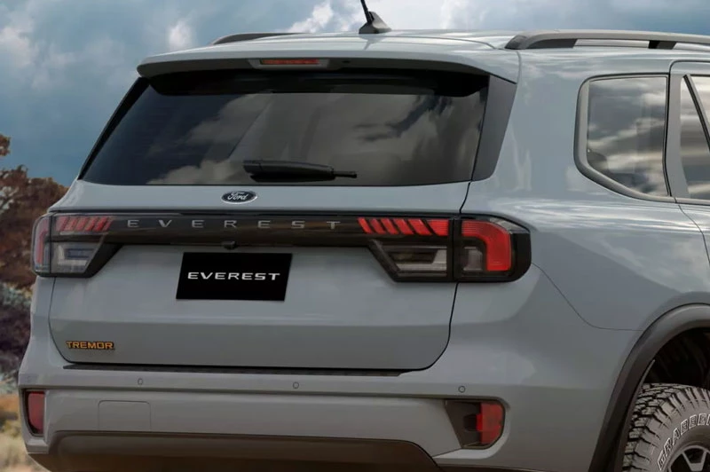 Ford Everest có thêm phiên bản mới: Ngoại hình hầm hố, động cơ V6 - Hình 5