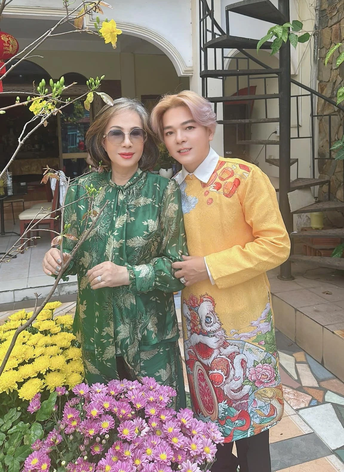 Nam nghệ sĩ cưới vợ giàu hơn 8 tuổi, giấu suốt 20 năm, U60 không có con vẫn yêu và hôn vợ mỗi ngày - Hình 5