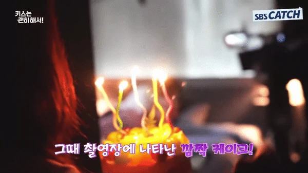 Cặp đôi ngôn tình đang đóng cảnh 18 thì 30 người bất ngờ ập vào phòng, lý do hút 1,7 triệu lượt xem - Hình 1