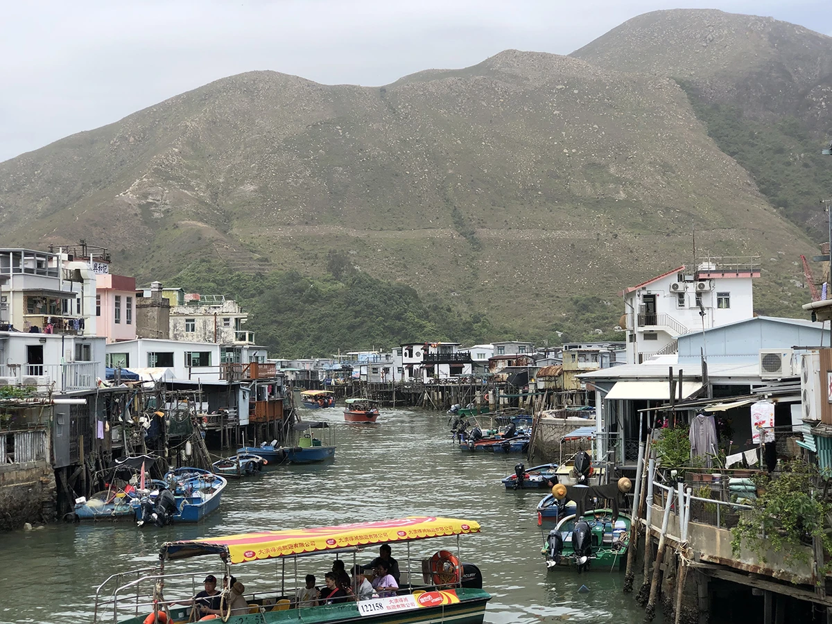 Ghé thăm làng chài cổ Tai O khác lạ ở Hồng Kông - Hình 1