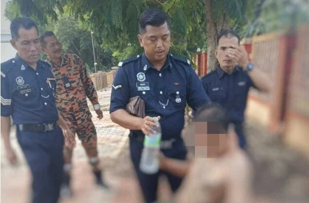 Đang lái ô tô thì cãi nhau với vợ, người đàn ông dừng xe rồi nhảy cầu trước sự hoang mang của bạn đời - Hình 3