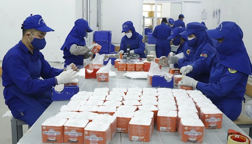 Hai thanh niên bị bắt vì mua bán 5 khối pháo hoa nổ - Hình 2