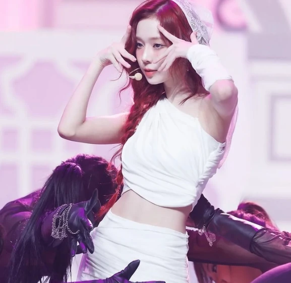 Winter - Aespa, mỹ nhân Gen 4, bạn gái tin đồn Jungkook (BTS) có gì đặc biệt? - Hình 5