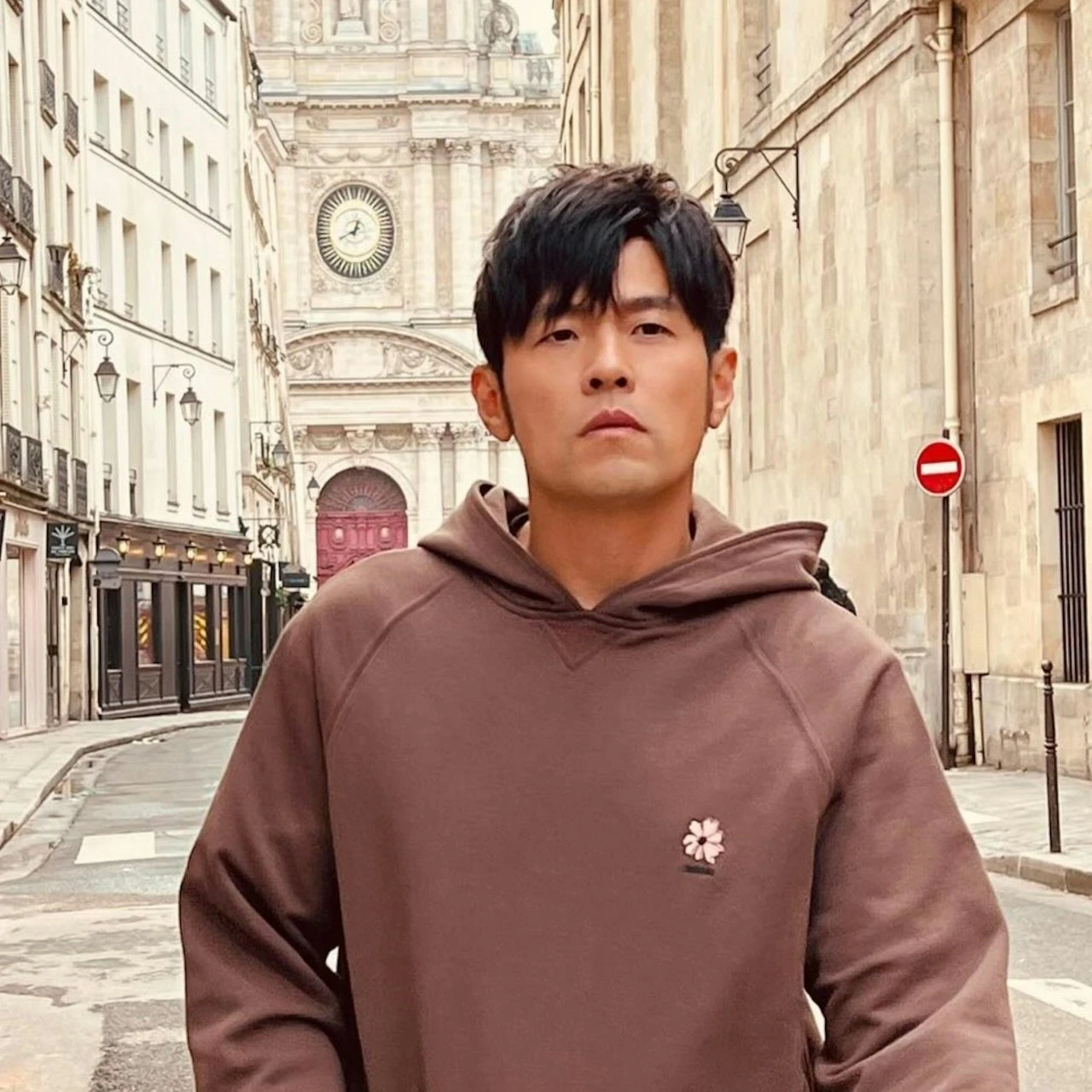 Châu Kiệt Luân mắc bệnh hiểm nghèo, vật vã 20 năm, không thể đi lại bình thường? - Hình 3