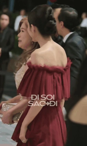 Hà Tăng phá đảo cam thường đến bờ vai cũng đẹp chấn động, tay trong tay với Louis Nguyễn đi đám cưới em gái - Hình 6