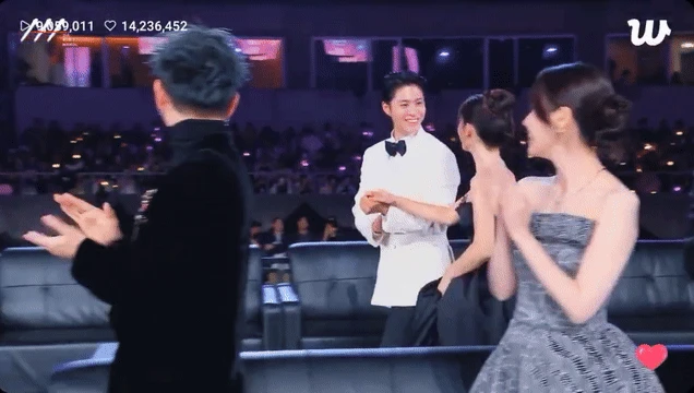 Park Bo Gum số hưởng nhất AAA 2025: Thắng tận 2 giải couple, sánh đôi 2 vợ màn ảnh xinh ngây ngất! - Hình 4