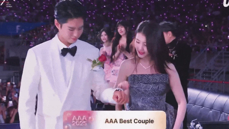 Park Bo Gum số hưởng nhất AAA 2025: Thắng tận 2 giải couple, sánh đôi 2 vợ màn ảnh xinh ngây ngất! - Hình 1