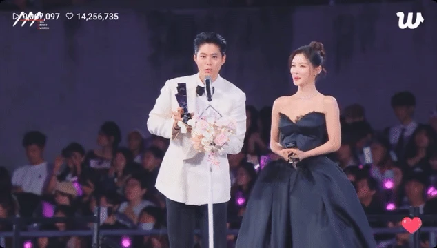 Park Bo Gum số hưởng nhất AAA 2025: Thắng tận 2 giải couple, sánh đôi 2 vợ màn ảnh xinh ngây ngất! - Hình 5