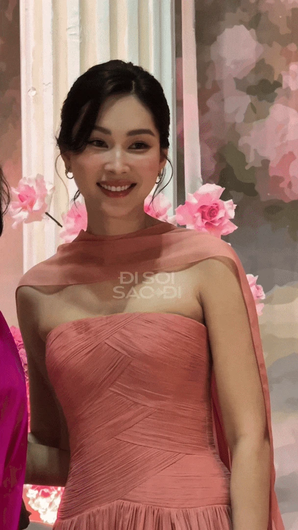 Đặng Thu Thảo hiếm hoi lộ diện trong đám cưới Tiên Nguyễn: Nhan sắc này xứng danh thần tiên tỷ tỷ! - Hình 1