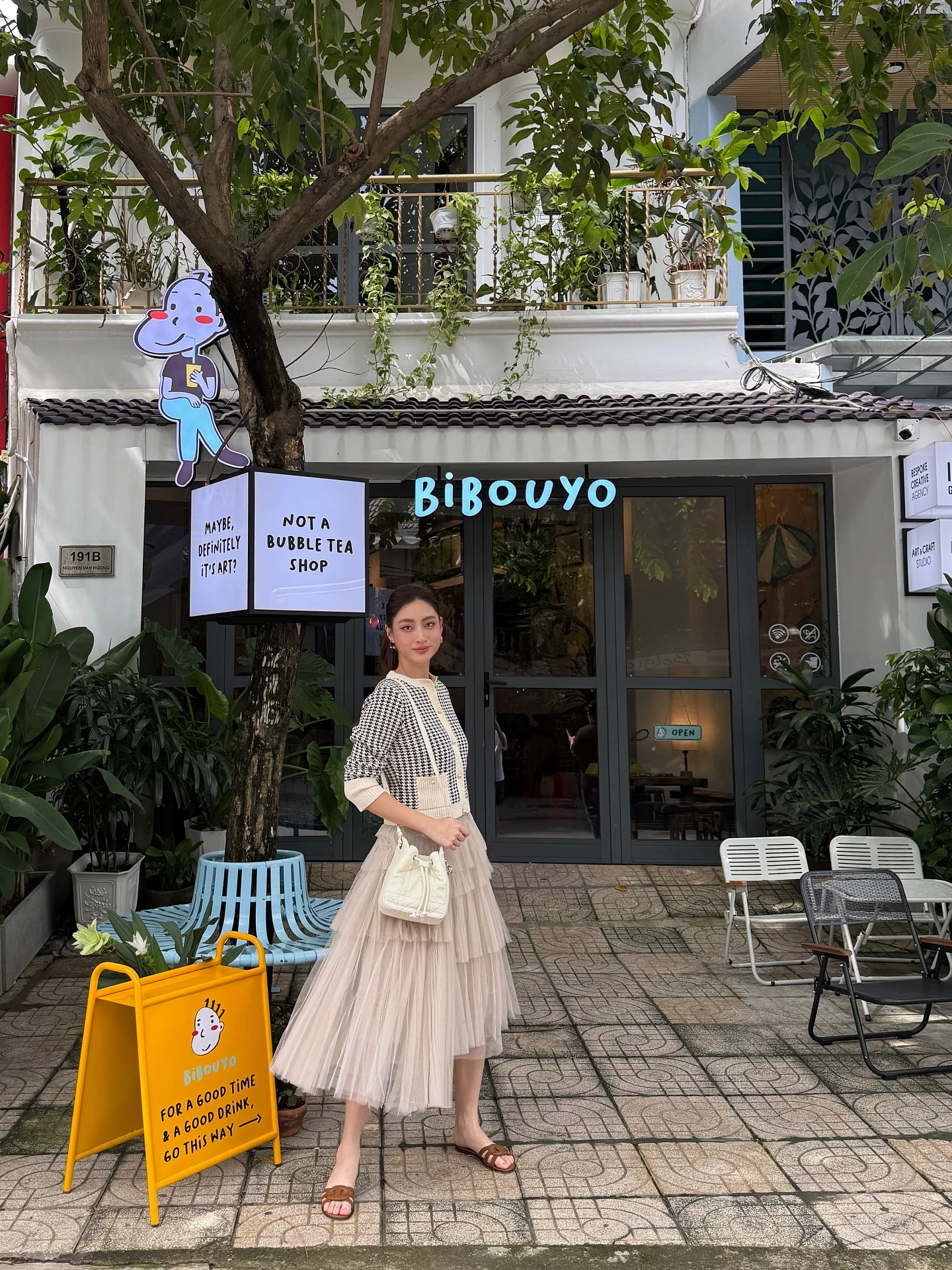 Túi xách và trang phục dạ tweed dẫn dắt xu hướng giao mùa đầy khí chất - Hình 2