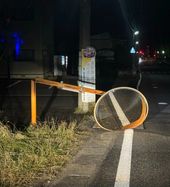 Nhật Bản rung chuyển dữ dội giữa đêm, nhà cửa tan hoang, người xem điếng người! - Hình 5