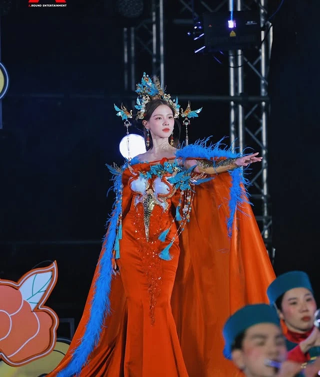 Baifern lên đồ trả đũa tình cũ, visual vừa bén vừa lạ, khuynh đảo Tbiz? - Hình 2