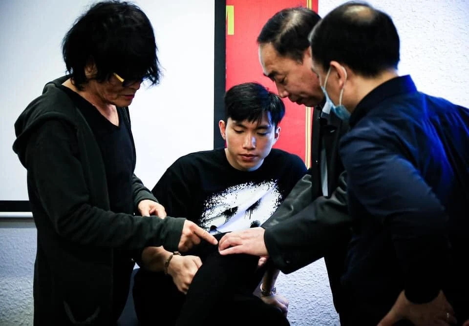 Đoàn Văn Hậu lại lên bàn mổ, vợ Doãn Hải My liền làm 1 việc liều lĩnh - Hình 1