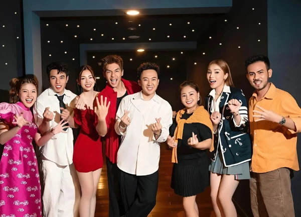 Hoa hậu Tiểu Vy đón tết khác người, lột xác khó tin, dân tình há hốc mồm? - Hình 2