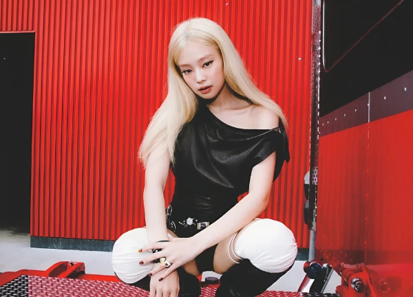 Jennie BLACKPINK chơi dao tự đứt tay, mất fan, show ế chỉ vì đạo nhái? - Hình 1