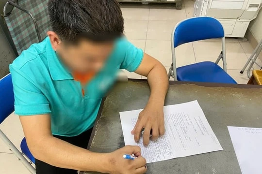 Tài xế xe công nghệ giật biên bản vi phạm từ CSGT, lập tức bị khống chế xử lý - Hình 5