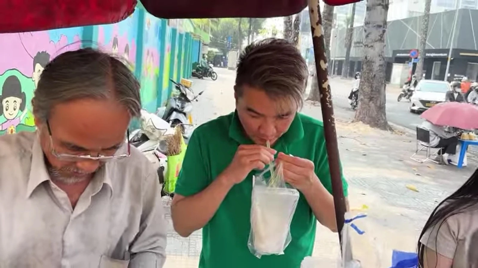 Đàm Vĩnh Hưng trả hẳn 4 triệu cho 2 ly nước, nghe lý do ai cũng phải khen ngợi - Hình 1