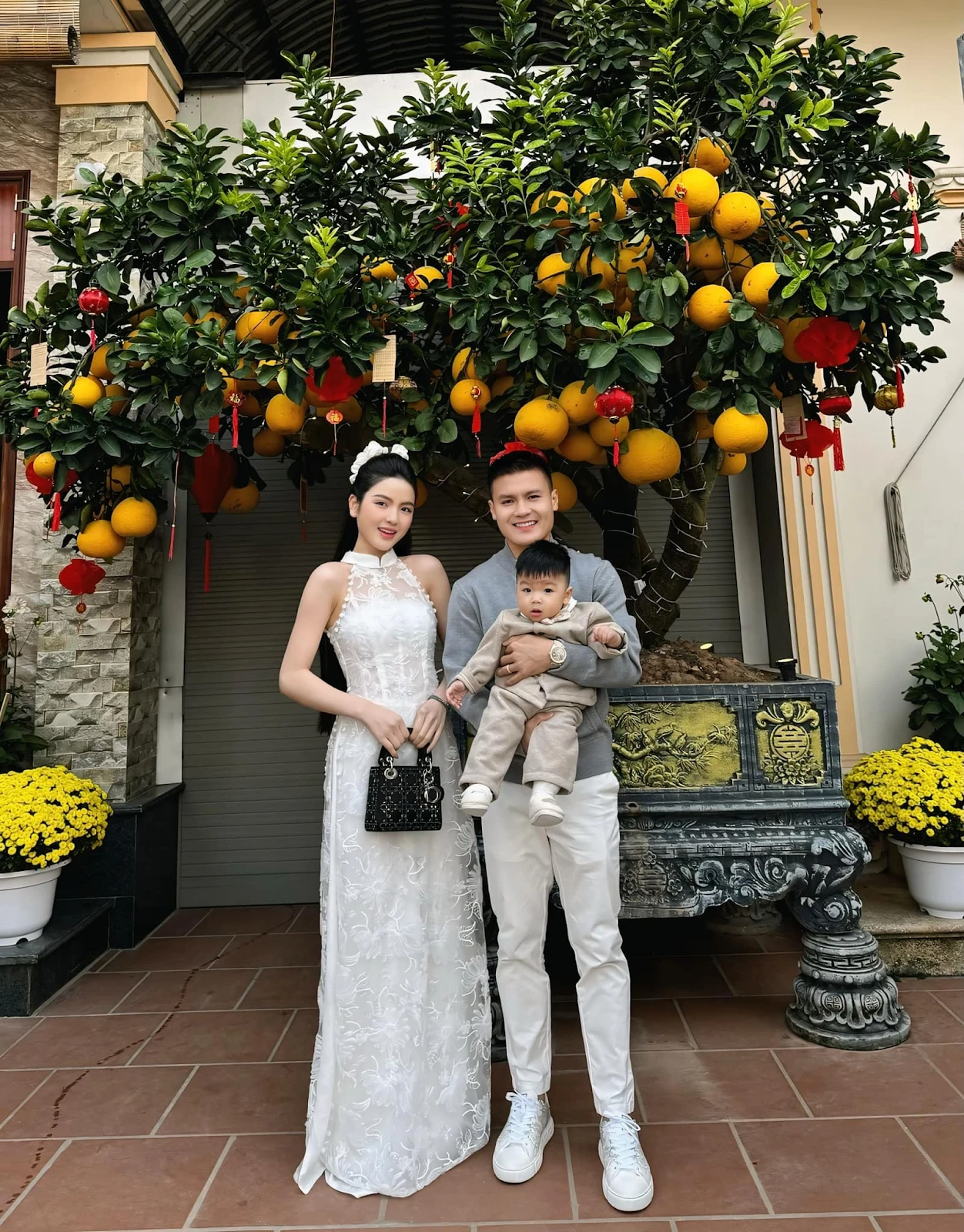 Vợ Quang Hải thản nhiên xin đồ hàng xóm dù chồng kiếm tiề.n tỷ, cái kết bất ngờ - Hình 5
