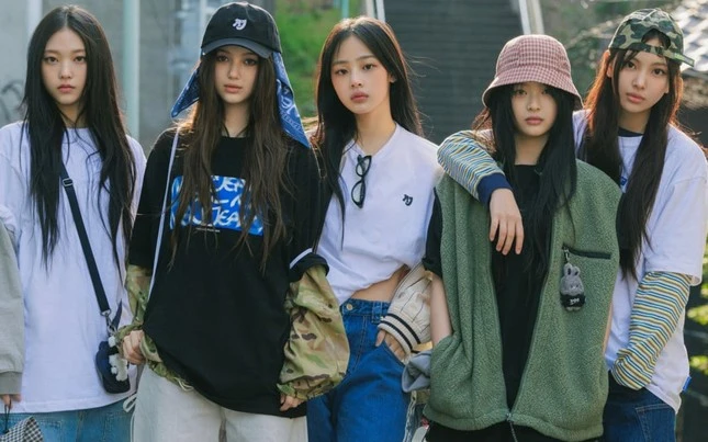 Một thành viên NewJeans trục trặc visa, khó xin biểu diễn, cha đẻ BTS hại? - Hình 2