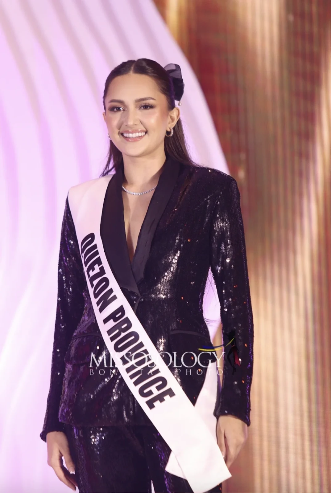 Á hậu bị fan Việt ghét tìm đường đến Miss Universe, gây thất vọng ngay ngày đầu - Hình 1