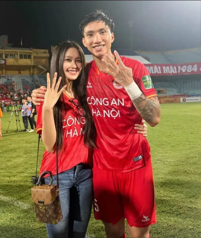 Đoàn Văn Hậu có hy vọng hồi phục chấn thương, vợ 1 tay dựng đế chế mới - Hình 2