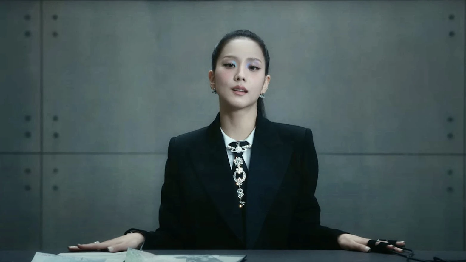 Jisoo (BLACKPINK) lên dây cót khởi hành tour Châu Á, bất chấp bài mới thảm hại - Hình 7