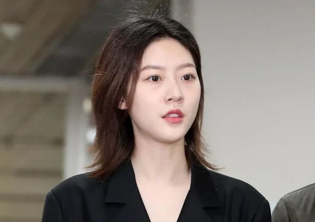 Kim Sae Ron qua đời, lộ quá khứ bị bắt nạt, tình cũ bất ngờ bị réo tên? - Hình 4