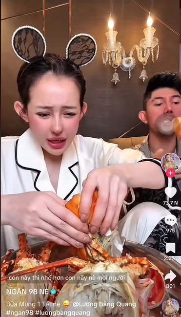 Rùng mình Bà Nhân Vlog cho con ăn tôm cấp đông lâu ngày, liệu có như Nhân 98? - Hình 2
