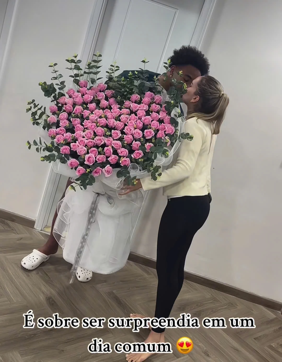 Xuân Son đánh úp bà xã hậu Valentine, tình trạng chấn thương gây chú ý - Hình 2
