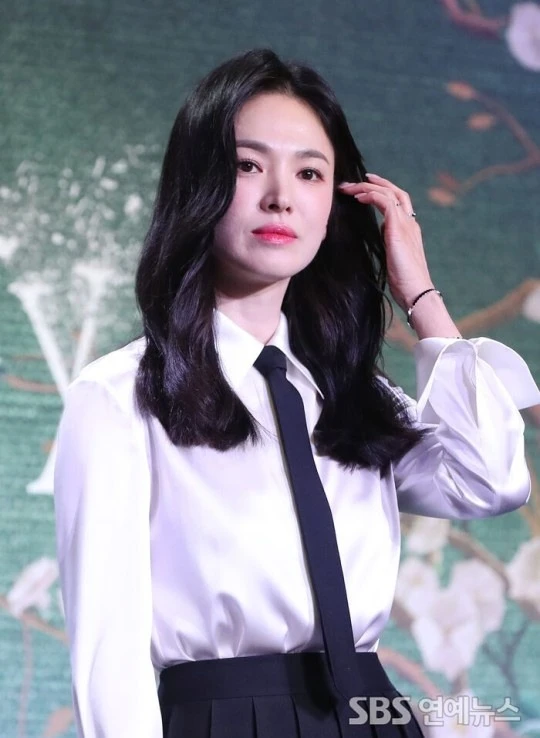 Bức ảnh khiến Song Hye Kyo bị cả MXH tấn công - Hình 2