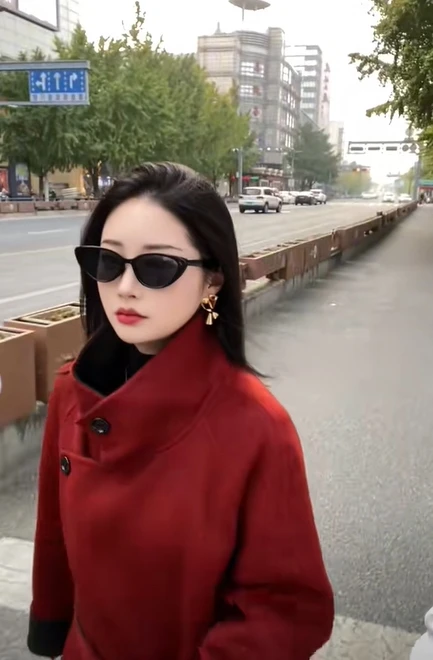 Chồng đi dép lê, mặc đồ bộ bị coi thường cho đến khi vợ lộ diện, netizen: Anh này chắc chắn là đại gia - Hình 5