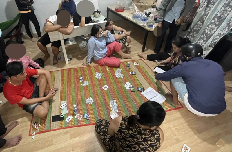 Liên tiếp triệt phá các tụ điểm đánh bạc ngày Tết - Hình 1