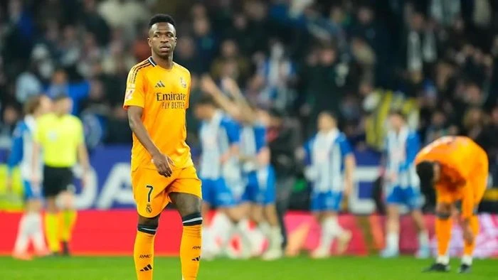 Lộ lời Vinicius nói với Mbappe sau trận thua đau của Real Madrid - Hình 1