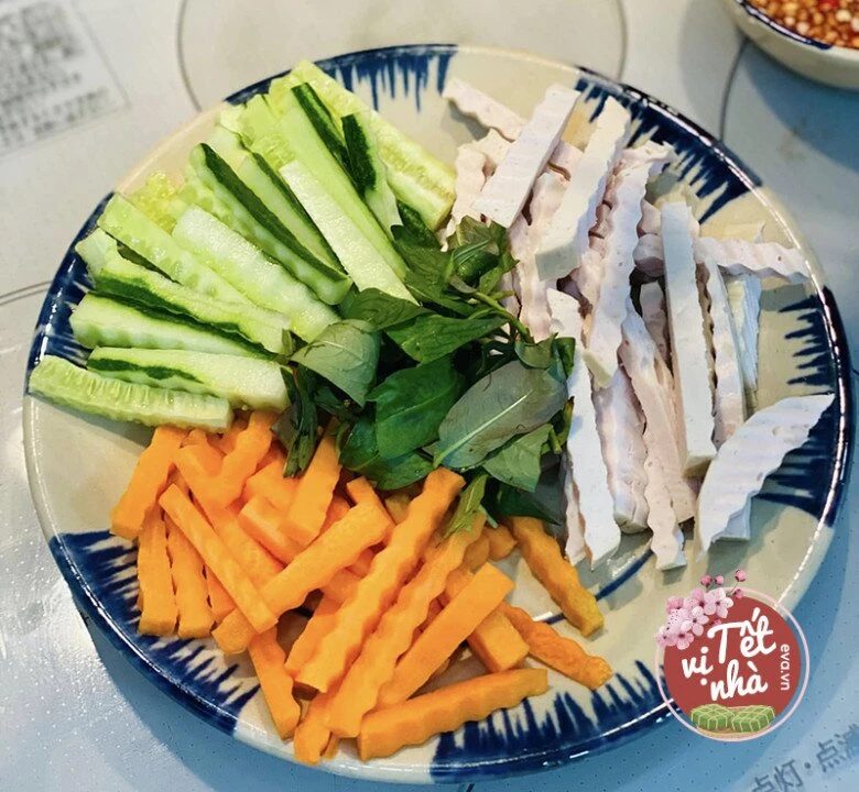 Sắp hết Tết, tủ lạnh còn giò lụa đem làm món chua chua ngọt ngọt thế này đảm bảo hết sạch lại cực ngon - Hình 2