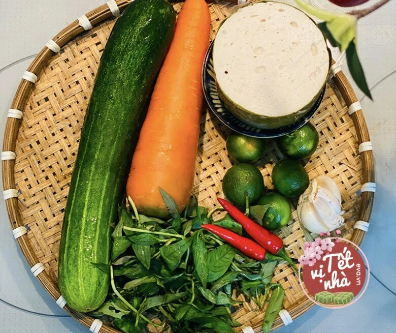 Sắp hết Tết, tủ lạnh còn giò lụa đem làm món chua chua ngọt ngọt thế này đảm bảo hết sạch lại cực ngon - Hình 1