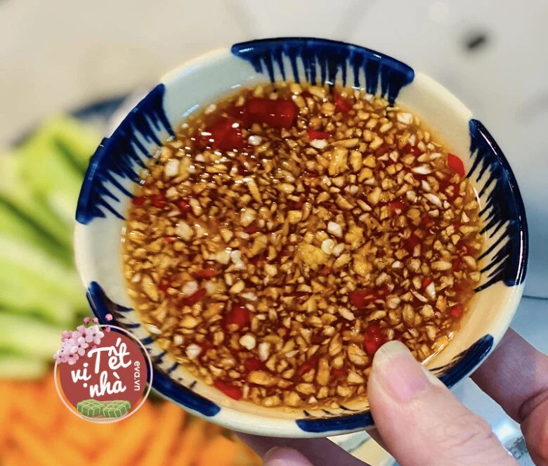 Sắp hết Tết, tủ lạnh còn giò lụa đem làm món chua chua ngọt ngọt thế này đảm bảo hết sạch lại cực ngon - Hình 3