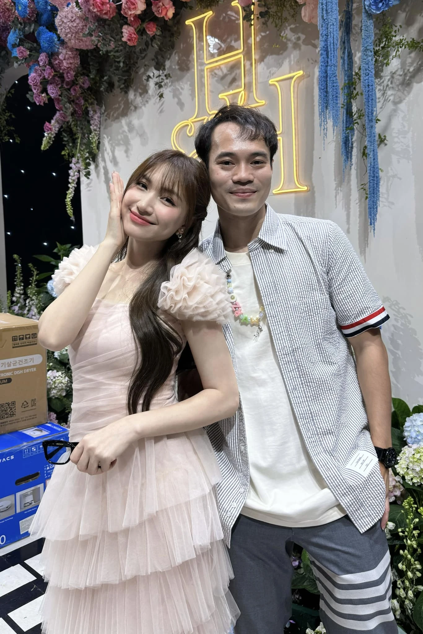 Văn Toàn bất ngờ gọi Hoà Minzy là vợ trên mạng, có chuyện gì đây? - Hình 2