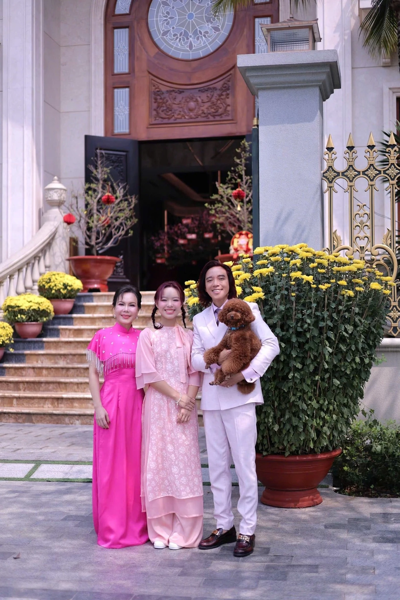 Vợ chồng Việt Hương - Hoài Phương đón tết trong căn biệt thự khủng - Hình 6