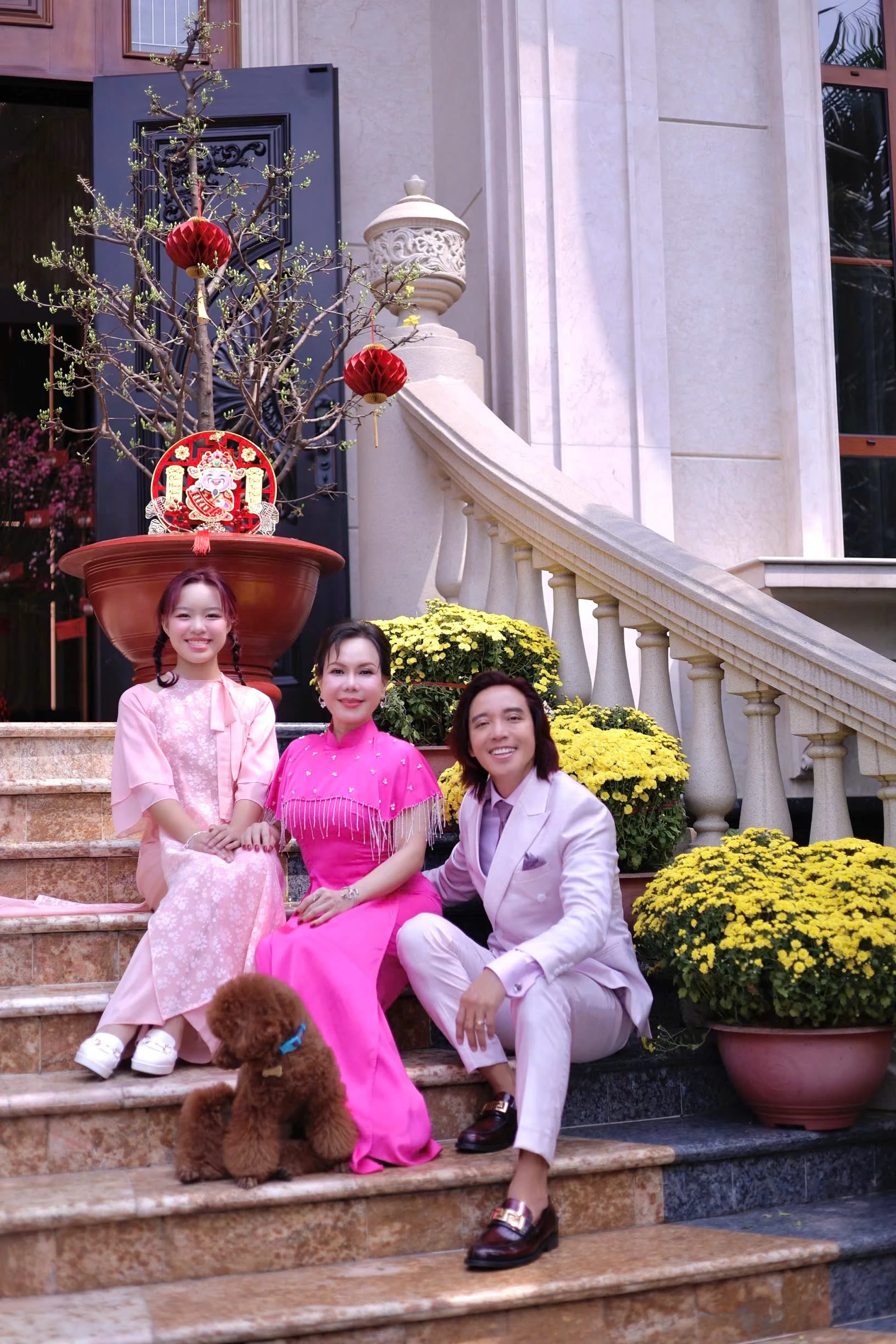 Vợ chồng Việt Hương - Hoài Phương đón tết trong căn biệt thự khủng - Hình 1