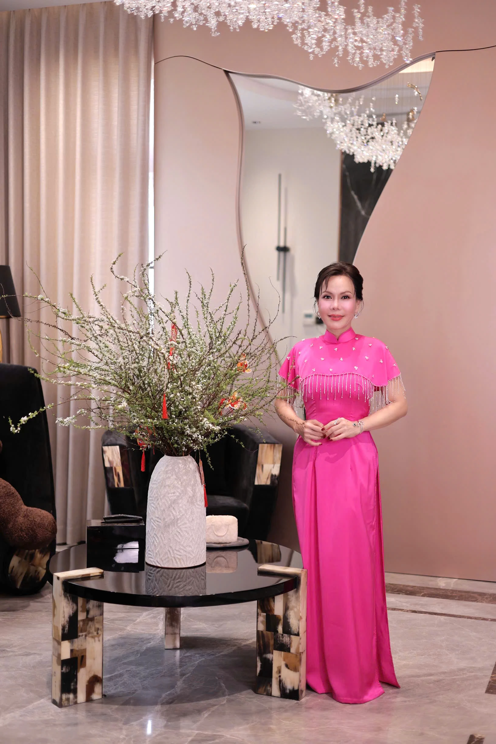 Vợ chồng Việt Hương - Hoài Phương đón tết trong căn biệt thự khủng - Hình 5