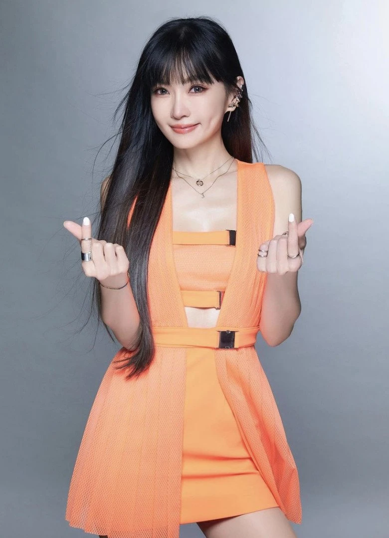 Tạ Kim Yến: Nữ hoàng nhạc dance thi Đạp Gió chung Suni Hạ Linh, U60 như gái 18 - Hình 2