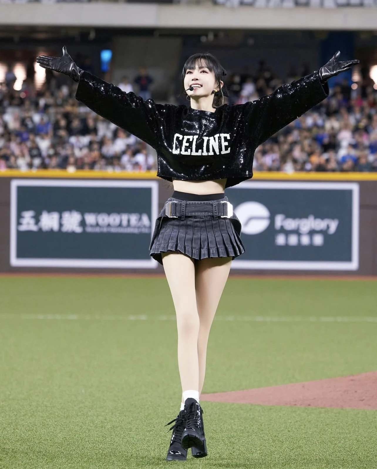 Tạ Kim Yến: Nữ hoàng nhạc dance thi Đạp Gió chung Suni Hạ Linh, U60 như gái 18 - Hình 6